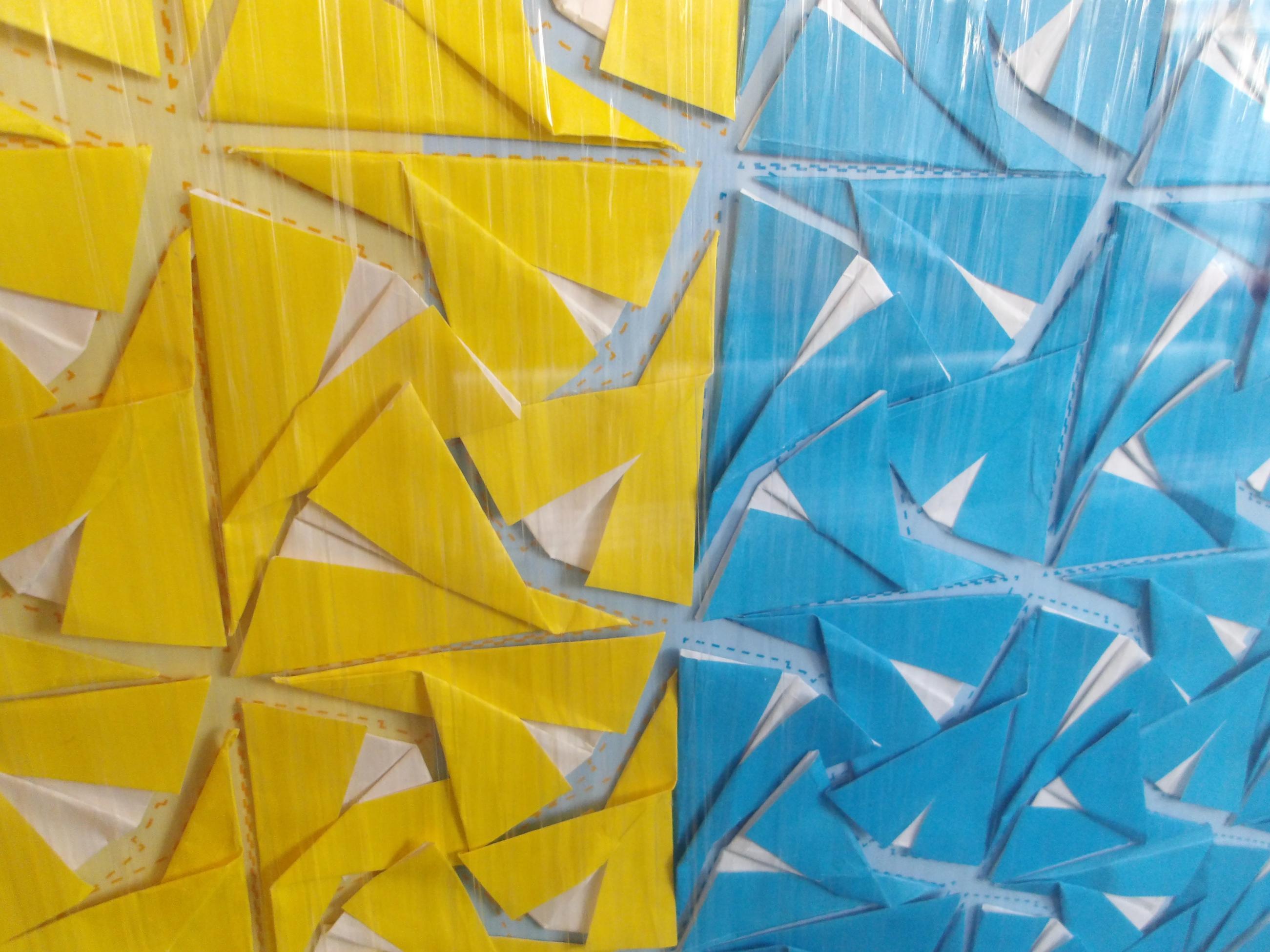 近くで見ると1ますに4つのいちょうが貼ってあります 近くで見ると1ますに4つのいちょうが貼ってあります