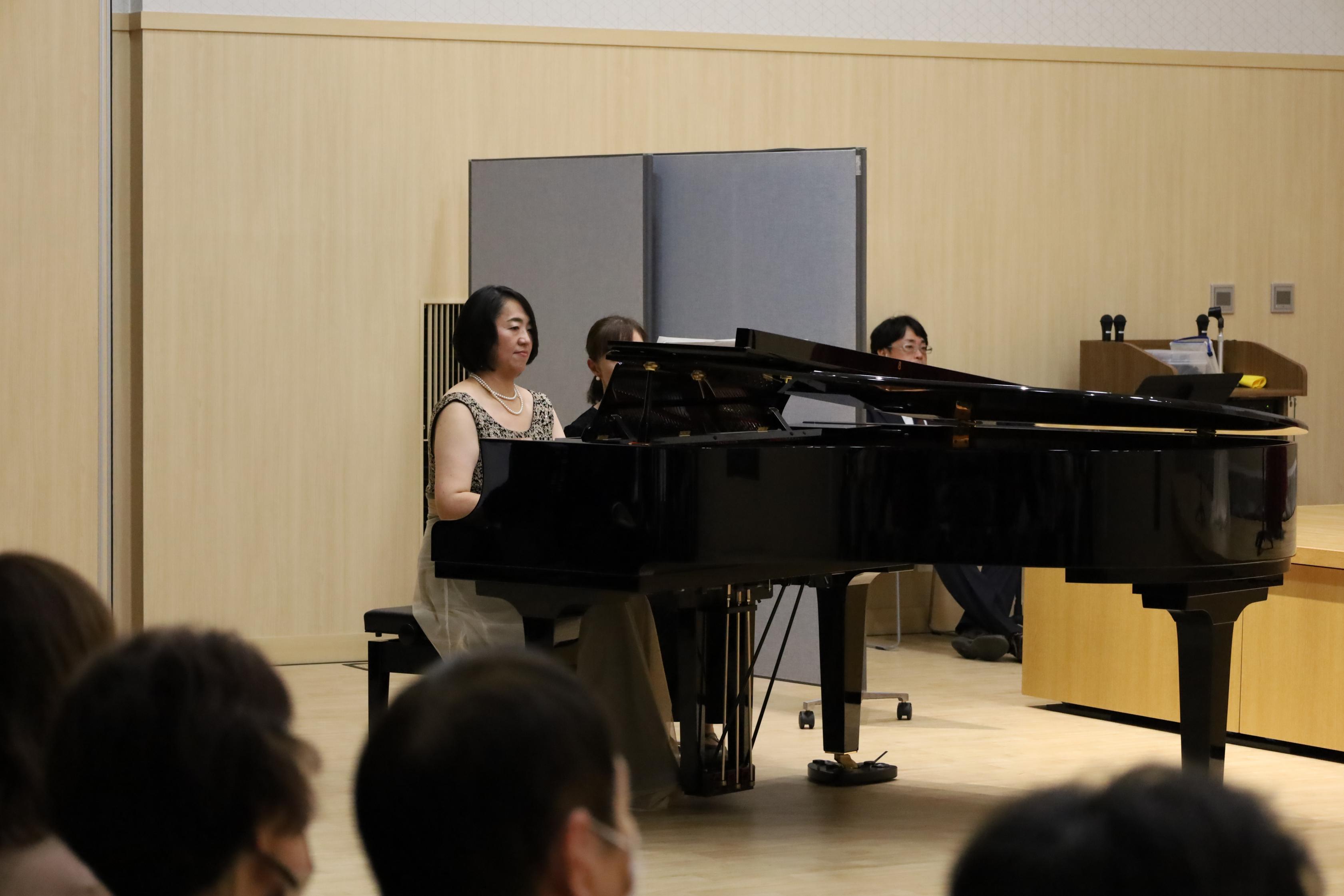 ピアノ 林朋子さん ピアノ 林朋子さん